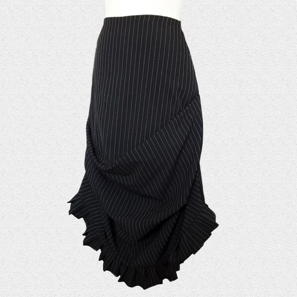 GOTHIC. GALLERY SERPENTINE. Bustles Skirt in Black. Victorian Fashion 18th - Picture 6 of 10